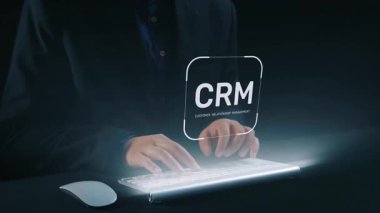 CRM platformları veri analizi, CRM iletişim araçları ve otomasyon yoluyla müşteri ilişkilerini geliştirir. CRM sistemleri müşteri yönetimi, izleme ve CRM ilişki başarısını destekler. Elide
