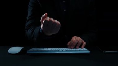 Modern dijital işletmelerde veri analizi ve gerçek zamanlı analitik, öngörü veri modellemesi, iş zekası analizleri ve veri odaklı karar verme stratejisi. Elide