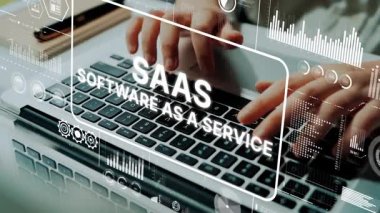 Eller, Modern Çalışma Alanında Hizmet Konsepti olarak SaaS Yazılımını Temsil eden Grafik Kaplama ile Klavyede Yazıyor. Asemptotik akıllı veri analitiği.