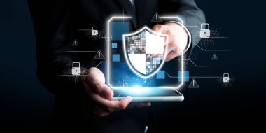 İş adamı siber güvenliğin özünü keşfeder. Siber koruma yöntemlerini, siber tehditleri derinlemesine araştır ve siber güvenlik duruşunu destekle. Siber Güvenlik Çağı EIDE 'de gezinmek için gerekli