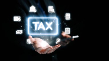 İki el, finans ve yönetimi sembolize eden simgelerle çevrili vergi kavramını görsel olarak ön plana çıkarmak için bir araya geliyor. Dörtgen