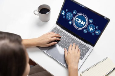 CRM işletme ve işletme için canlı bilgisayarda müşteri ilişkileri yönetim sistemi