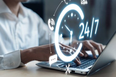 Müşteri EIDE hizmetleri için 24 saat çalışan müşteri desteği, çevrimiçi yardım masası ve çağrı merkezi müşterilere teknik bilgiler sunmaktadır
