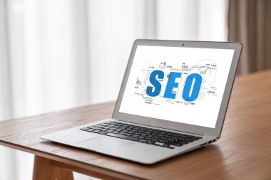 Model e-ticaret için SEO arama motoru optimizasyonu ve bilgisayar ekranında gösterilen çevrimiçi perakende işi
