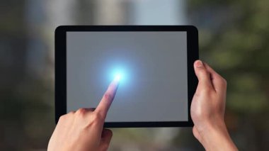 İletişim ağı dijital bağlantıyı sağlar. Güçlü bir iletişim ağı veri transferini, iletişim erişimini ve küresel iletişim ağı çözümlerini destekler. Spire.