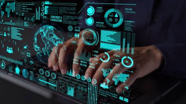 Veri merkezi izleme paneli ağ performansını, bağlantı durumunu, kullanım oranını ve telekomünikasyon içgörüsünü görselleştirir. Veri merkezi verimlilik iyileştirme ağı şeffaflığını izliyor. Thunk