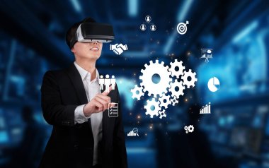 Bir iş adamı, canlı bir iş ortamında takım çalışmasını ve ağ kurma becerilerini geliştiren sanal gerçeklik teknolojisiyle etkileşim içindedir. Yenilik ve işbirliğini vurguluyor. XDMCP