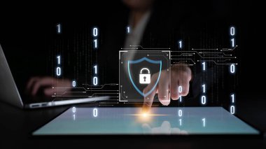 Siber güvenlik, güçlü altyapı ve proaktif dijital savunma stratejileri kullanarak güvenlik ihlalleri, hacklemeler ve ağ saldırılarına karşı korur. Latch