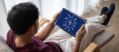 Yapay zeka teknolojisini çalıştırmak için komut mühendisi ve kullanıcı kolaylığı için üretici yapay zeka yardımcı araçları insanların yapay zeka hareketini teşvik ederek üretken yapay zeka fonksiyonları ile çalışmasına yardımcı olur