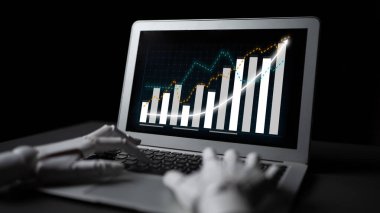 Veri büyümesini ve iş analizini gösteren ve teknolojideki yeniliği yansıtan grafikleri gösteren bir dizüstü bilgisayarla etkileşen robot elin ayrıntılı bir görüntüsü. Etki