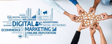 Eller, dijital pazarlamada takım çalışması ve yaratıcılığı sembolize eder. Markalaşma, sosyal ağlar ve çevrimiçi üne odaklanan bu resim strateji uygulamasını gözler önüne seriyor. Dostluk