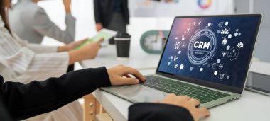 CRM işletme ve işletme için modern bilgisayarda müşteri ilişkileri yönetim sistemi