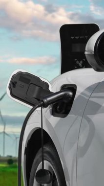 Elektrik şarj eden batarya enerjisi doğrudan elektrik jeneratörü, yel değirmeni ve rüzgar türbini çiftliği tarafından sağlanıyor. Temiz enerji konseptiyle çalışan yenilikçi EV araba.