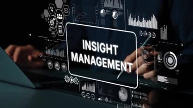 Veri Analitik Kavramları İdrak ve Yönetim Stratejilerini gösteren Dijital Kontrol Paneli. Asemptotik akıllı veri analitiği.