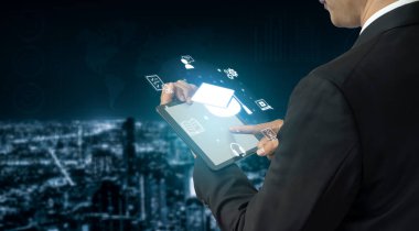 Bulut hesaplama, bulut stratejisi ve dijital altyapıyı ölçeklenebilir hizmetler, güvenli veri depolama ve bulut tabanlı dijital iş çözümleri ile dönüştüren bulut teknolojisi. Eğri