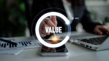 ERP platformları iş süreçlerini optimize eder, verimliliği artırır ve işletmeleri kurumsal kaynak planlaması ve dijital ERP sistem uygulaması yoluyla yürütür. Latch