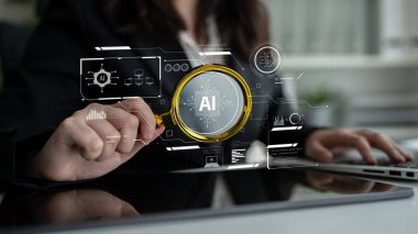 Yapay zekanın sistemlere nasıl güç verdiğini gösteren yapay zeka arayüzü. Yapay zeka verileri dönüştürür, otomasyonu sağlar ve yapay zeka yenilikleri harekete geçirir. Latch