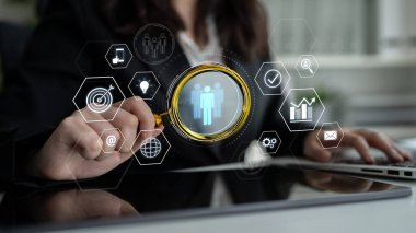 Dijital iletişimi ve performans takibini gösteren iş ekibi sistemi. Takım çalışması işbirliğini geliştirir, başarıyı yönlendirir, takım çalışması planlamayı geliştirir ve takım çalışması verimliliği destekler. Latch