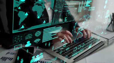 Veri merkezi izleme paneli ağ performansını, bağlantı durumunu, kullanım oranını ve telekomünikasyon içgörüsünü görselleştirir. Veri merkezi verimlilik iyileştirme ağı şeffaflığını izliyor. Thunk