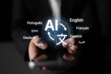 Birden fazla dille küresel iletişim, dijital çeviri araçları, çok dilli teknoloji, kültürler arası iletişim ve sanal dil öğrenme ortamları. Eğri