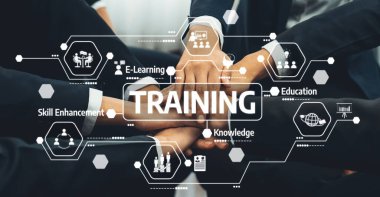 Bir grup profesyonel, etkin bilgi paylaşımı ve e-öğrenme uygulamaları için takım çalışması ve beceri geliştirmeyi vurgulayarak bir eğitim oturumunda işbirliği içinde yer alıyor. Dostluk