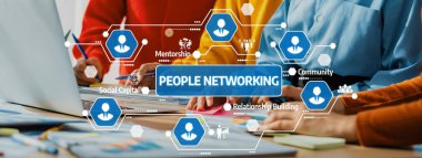 Canlı bir ofis ortamında akıl hocalığı, toplumsal ilişki ve sosyal sermayeyi vurgulayan görsellerle iletişim kuran insanların dinamik dünyasını keşfedin. Dostluk