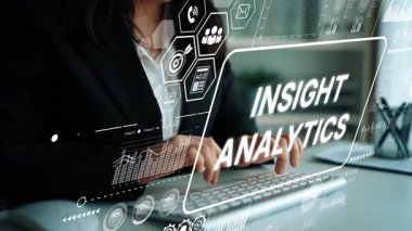 Modern Ofiste Veri Sezgileri ve Ölçüleri Gösteren Dijital Arayüzle İş Uzmanlığı Analitiği Yaptı. Asemptotik akıllı veri analitiği.