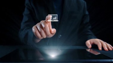 Çevrimiçi reklamlar ve dijital pazarlama markaların büyümesine yardımcı oluyor. İçerik pazarlaması bağlılığı arttırır. Pazarlama araçları ROI 'yi destekliyor. Etkili reklamlar ve pazarlama çevrimiçi iş başarısı. Elide