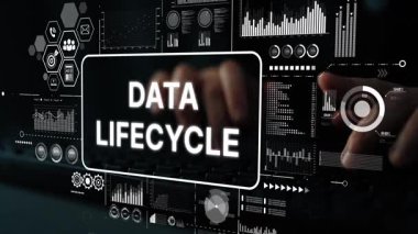 Klavyede ve Karanlık Ortam 'da Dijital Arayüz' de Eller Yazarken Görselleştirilmiş Veri Yaşamı Konsepti. Asemptotik akıllı veri analitiği.