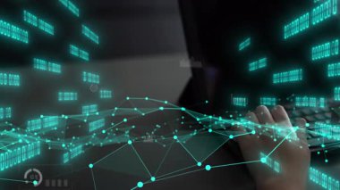 Bilgisayar klavyesinin üzerinde grafikler, grafikler ve veri ağları bulunan büyüleyici bir dijital görselleştirme, teknoloji ve iş analizini sembolize ediyor. Xenic