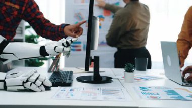 İş adamları yapay zeka teknolojisini tüketici davranış eğilimlerini keşfetmek, pazarlama tekniklerini optimize etmek ve yenilikçi iş çözümleri geliştirmek için kullanıyorlar. Noogenesis Yapay Zeka