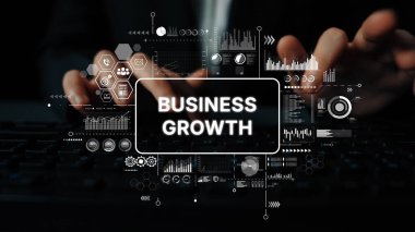 Ofisteki Klavyede Veri Analitiği Görselleştirmesi ile İş Büyüme Kavramı. Asemptotik akıllı veri analitiği.