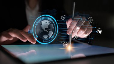 Büyük veriler ve analitikler, iş zekası ve büyümesi için gerçek zamanlı içgörüler, öngörü modellemesi ve veriye dayalı kararları destekler. Latch