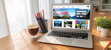 Model arama ve seyahat planlama için internet sitesi uçuş, otel ve tur rezervasyonları için anlaşma ve paket sunuyor