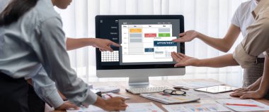 İnternet sitesinde canlı eleştiriler için çevrimiçi aplikasyon rezervasyon takvimi