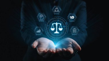 Adalet ölçeğini gösteren fütürist dijital hukuk arayüzü, dijital hukukun altını çizen, AI uyumu, dijital hukuk sistemleri ve güvenli yönetim için dijital hukuk düzenlemeleri. Elide