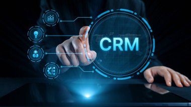 CRM platformları veri analizi, CRM iletişim araçları ve otomasyon yoluyla müşteri ilişkilerini geliştirir. CRM sistemleri müşteri yönetimi, izleme ve CRM ilişki başarısını destekler. Elide