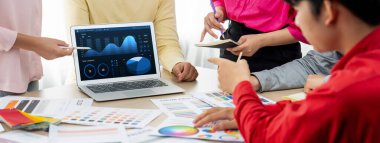 İş veri paneli pazarlama stratejisi planlaması için canlı iş zekası analizi sağlar