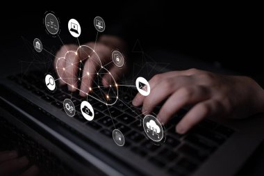 Bulut hesaplama, dijital dönüşüm, veri erişimi ve ölçeklenebilir platform bağlantısı için bulut, servis ve ağ entegrasyonunu sağlar