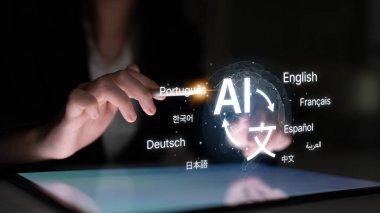 Birden fazla dille küresel iletişim, dijital çeviri araçları, çok dilli teknoloji, kültürler arası iletişim ve sanal dil öğrenme ortamları. Eğri