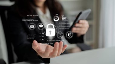 Siber güvenlik, güçlü altyapı ve proaktif dijital savunma stratejileri kullanarak güvenlik ihlalleri, hacklemeler ve ağ saldırılarına karşı korur. Latch