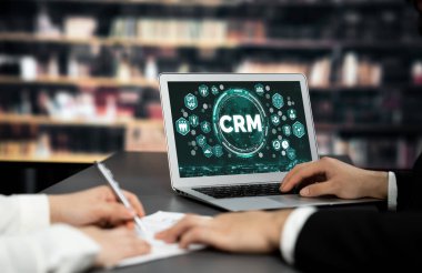 CRM işletme ve işletme için canlı bilgisayarda müşteri ilişkileri yönetim sistemi