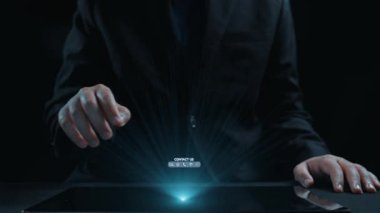 Bir işadamı, dijital 