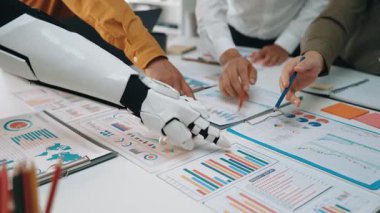 İş danışmanları, analitik ve kurumsal strateji gelişimini geliştirmek için yapay zeka teknolojisi kullanıyor. Noogenesis Yapay Zeka