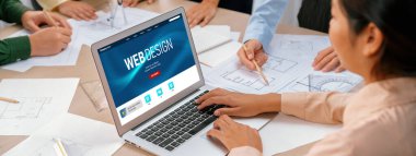 Web sitesi tasarım yazılımı çevrimiçi perakende ticaret ve e-ticaret için canlı şablon sağlıyor