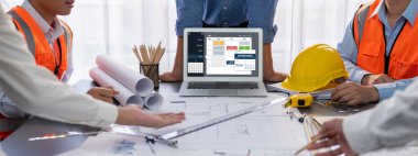 İnternet sitesinde canlı eleştiriler için çevrimiçi aplikasyon rezervasyon takvimi