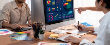 İş veri paneli pazarlama stratejisi planlaması için canlı iş zekası analizi sağlar