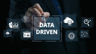 Veri güdümlü karar verme işi analitik, veri toplama ve yapay zeka sistemleri yoluyla güçlendirir. Veri güdümlü araçlar veri işleme ve veri görselleştirmesini veri platformları boyunca destekler. Elide