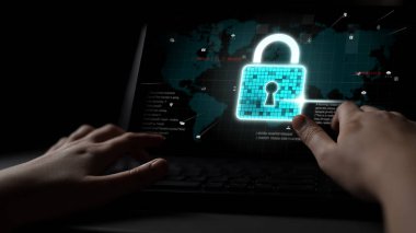 Siber güvenlik, güçlü altyapı ve proaktif dijital savunma stratejileri kullanarak güvenlik ihlalleri, hacklemeler ve ağ saldırılarına karşı korur. Latch