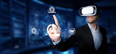 Bir iş adamı, çevik yöntemleri keşfetmek için sanal gerçeklik teknolojisine başvurur. Modern ofis yapısı stratejik gelişime yenilikçi yaklaşımı geliştirir. XDMCP